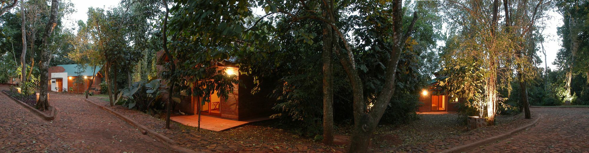 Raices Amambai Lodges Puerto Iguazu Bagian luar foto