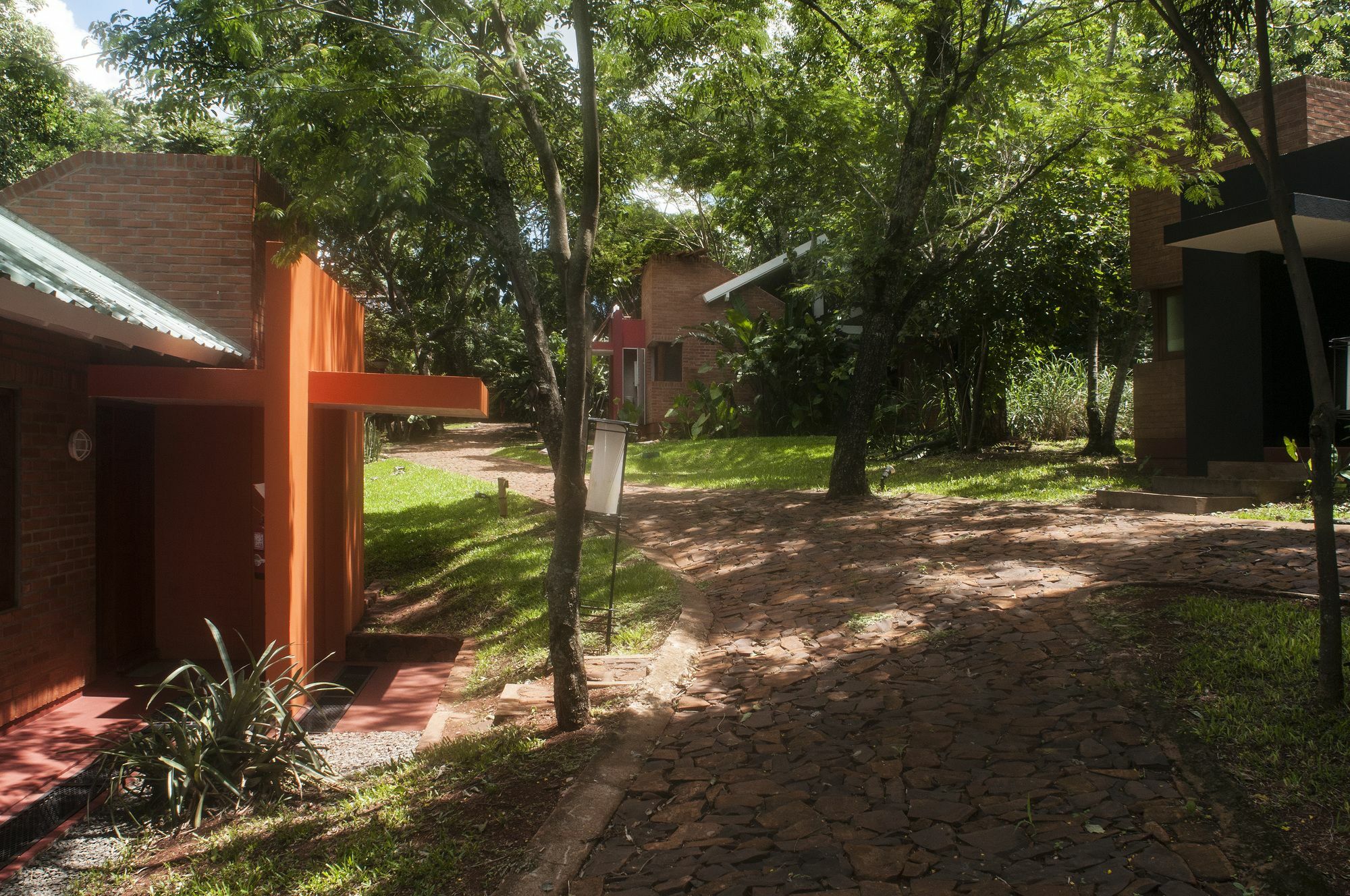 Raices Amambai Lodges Puerto Iguazu Bagian luar foto